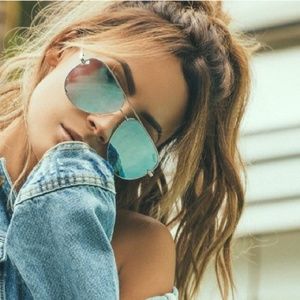 NWOT Quay High Key Desi Perkins Blue Sunglasses